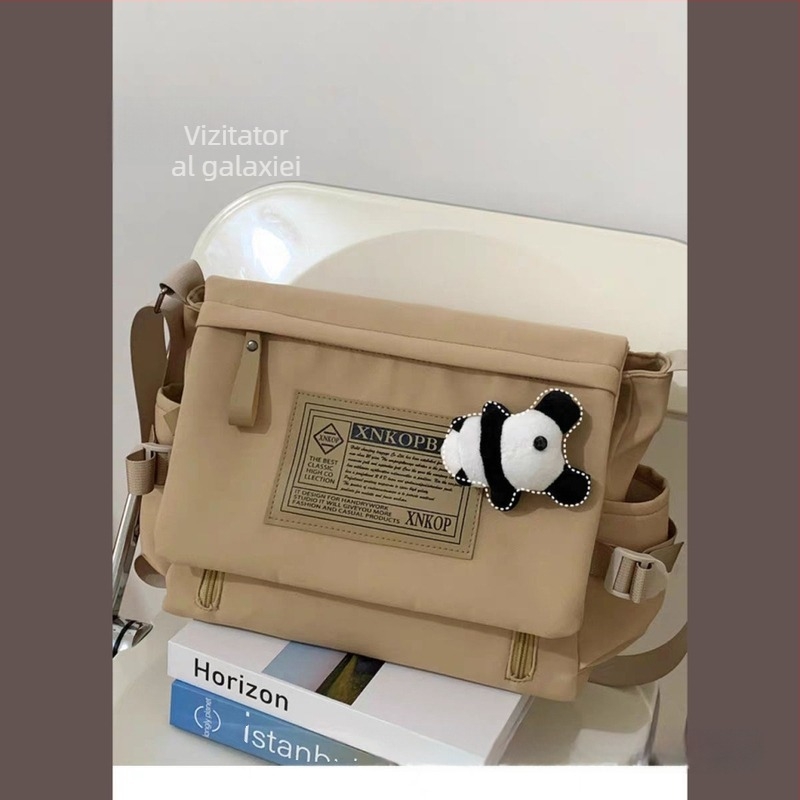 Geantă messenger în stil japonez de lucru, nylon, formă rotundă, închidere cu capac, buzunar interior cu fermoar