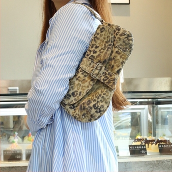 JULI Geantă de umăr cu imprimeu leopard, cu capac, din pânză, stil stradal, design asimetric