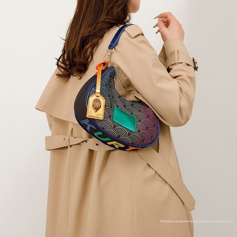 Geantă crossbody în formă de dumpling, design gradient, din pânză, închidere cu fermoar, căptușeală din poliester, buzunar ID interior, două curele de umăr (Primăvara 2025) — Zunen