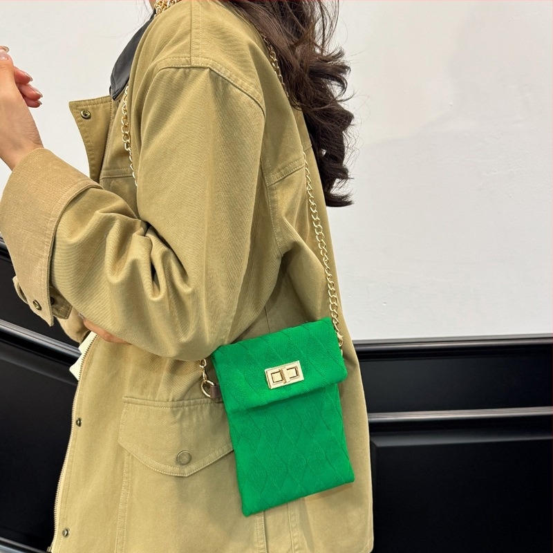 Geantă de damă cu model diamant, curea în lanț retro, finisaj velur, geantă pătrată în stil urban minimalist, formă vertical dreptunghiulară, închidere cu cataramă, căptușeală poliester, curea unică, corp moale, sezon iarnă 2025