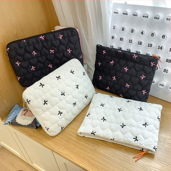 Husă pentru laptop – ultra-ușoară, rezistentă la șocuri, din nylon, model carouri, căptușeală poliester, pentru femei