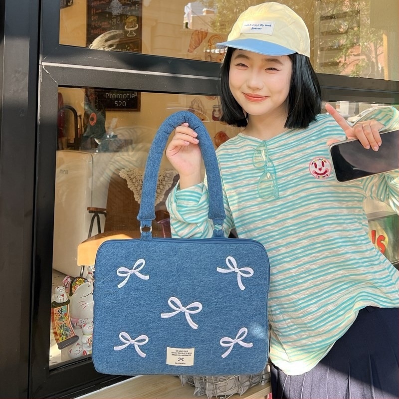 Geantă pentru laptop din denim, broderie cu fundă – respirabilă, căptușeală poliester, unisex