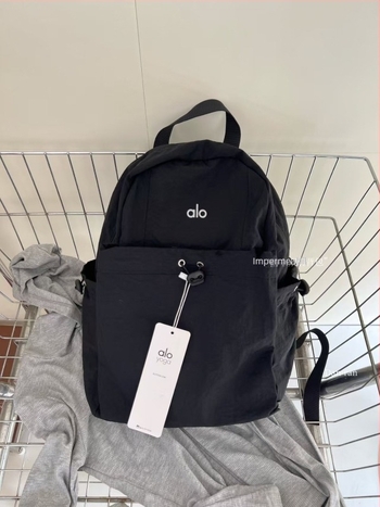 Rucsac feminin din nylon ușor pentru plimbări zilnice și călătorii, capacitate sub 20 L, încăpe 11 inch laptop, bretele curbate