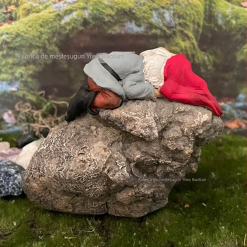 Statuie de grădină din rășină: pitic bețiv pentru micro-peisaj (Material: rășină; Categoria: meșteșuguri din rășină; Ambalaj: ambalaj standard)