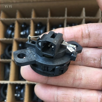 Tweeter auto HiFi cu diafragmă de mătase, pentru uși, montaj triunghiular pe A-pilon, 4 Ω, 20 W