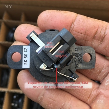 Tweeter auto HiFi cu diafragmă de mătase, pentru uși, montaj triunghiular pe A-pilon, 4 Ω, 20 W