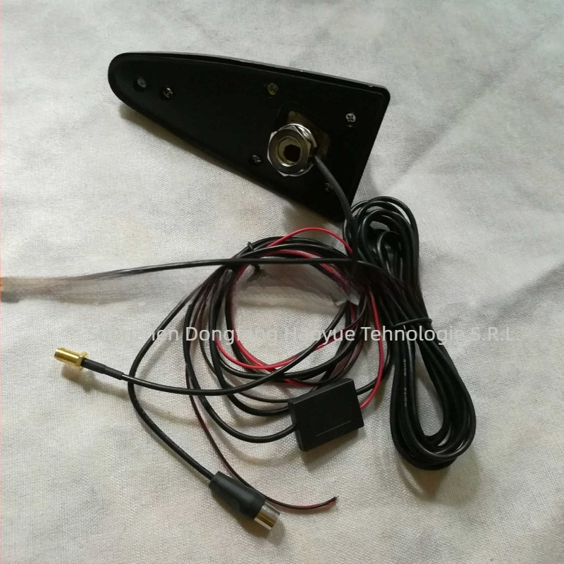 Antena activă pentru autovehicul în formă de aripioară de rechin pentru DAB AM/FM/DTMB televiziune digitală, 470–860 MHz, câștig 3.5, impedanță 20 Ω, SWR ≤1.5, alimentare 220 V