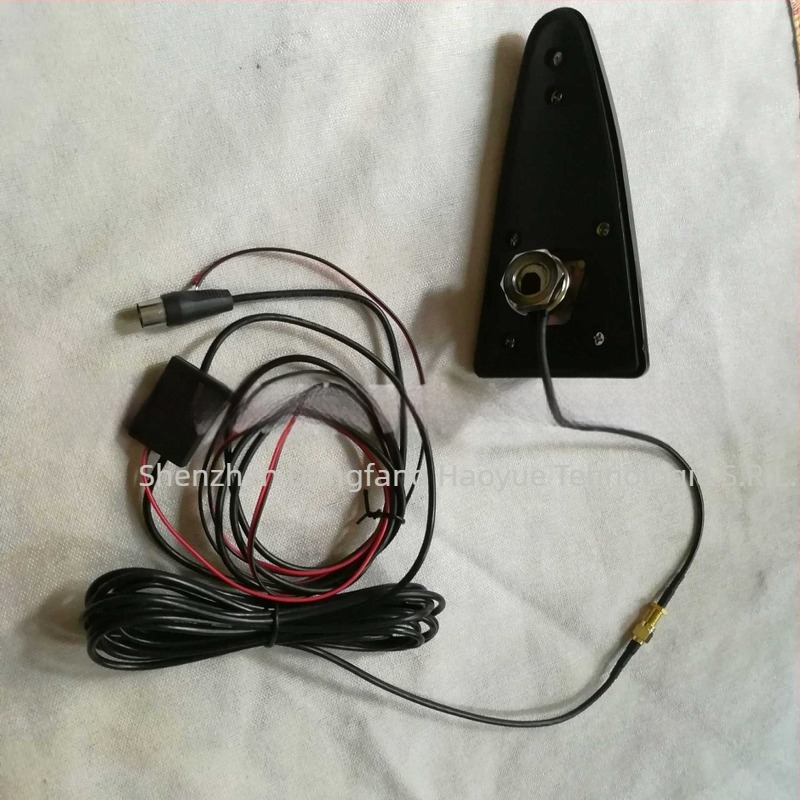 Antena activă pentru autovehicul în formă de aripioară de rechin pentru DAB AM/FM/DTMB televiziune digitală, 470–860 MHz, câștig 3.5, impedanță 20 Ω, SWR ≤1.5, alimentare 220 V
