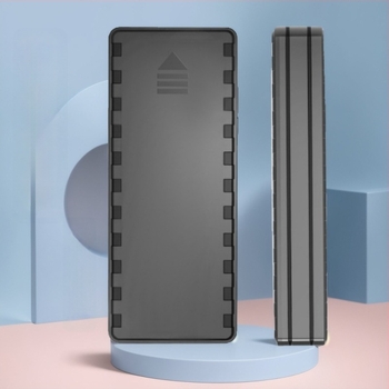 Locator auto cu GPS – precizie <10 m; alarme: vibrație, întrerupere alimentare, alertă mobilă, geofence, depășire viteză; autonomie baterie 72 h; memorie 64 MB