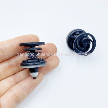 Clip din plastic pentru panoul interior al ușii pentru Golf și Tiguan — Push Card Clip, Shuangxuan Auto Parts, modele 7L6868243/95555524300