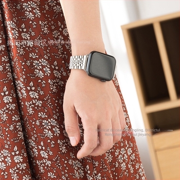 Curea pentru Apple Watch din oțel inoxidabil, design versatil, lansare vară 2025