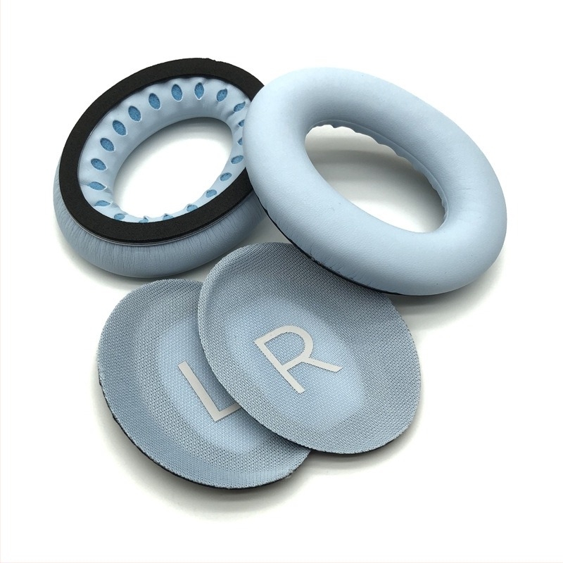 Husă din piele pentru căști Bose QC45 – materiale: piele proteică, plasă, gel; ușor de montat; confortabil de purtat.