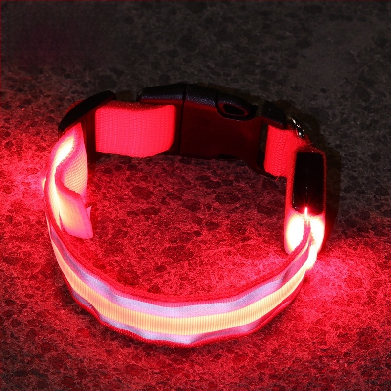 Guler LED luminos pentru câine, anti-pierdere, accesorii pentru plimbări nocturne, încărcare USB cu material reflectorizant.