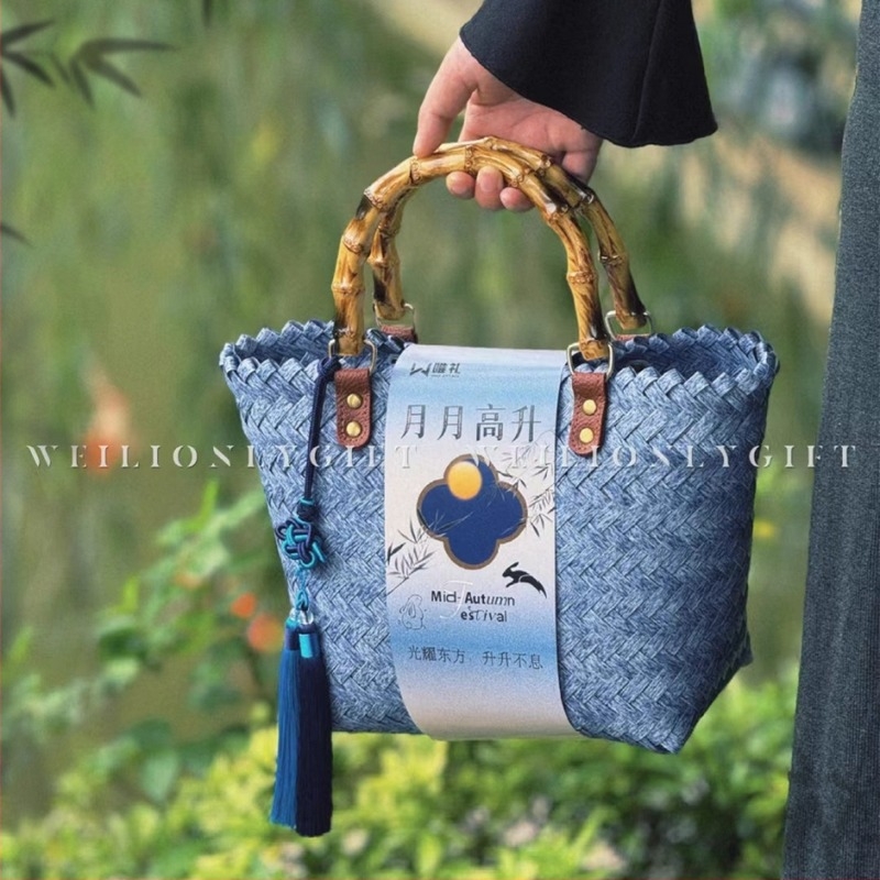 Geantă de damă din PVC, formă ovală, deschidere deschisă, fără căptușeală, fără curea, duritate medie spre moale