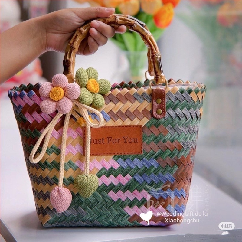 Geantă de damă din PVC, formă ovală, deschidere deschisă, fără căptușeală, fără curea, duritate medie spre moale