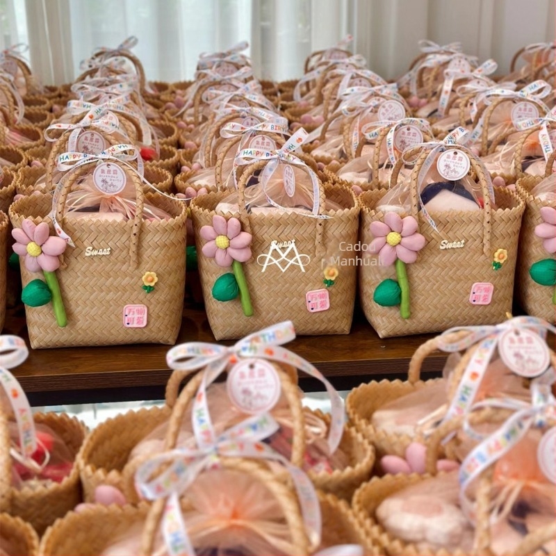 Geantă de damă din PVC, formă ovală, deschidere deschisă, fără căptușeală, fără curea, duritate medie spre moale