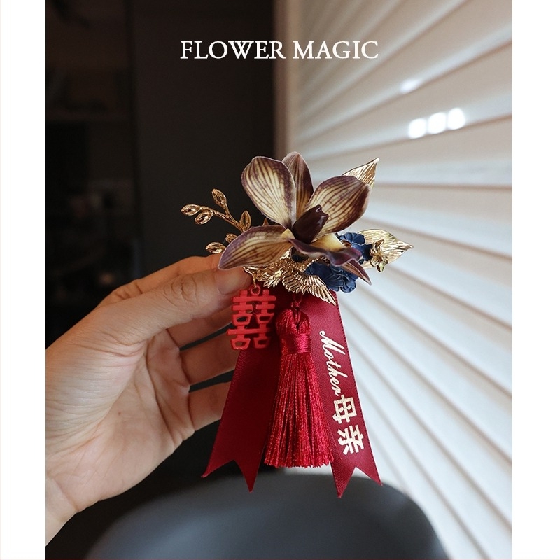 Corsaj realizat manual cu Phalaenopsis – stil clasic chinezesc, motiv fericire dublă pentru nuntă