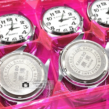 Miyota 2035 mecanism quartz • Carcasă din oțel semi-țintă • Rezistent la apă pentru uz zilnic