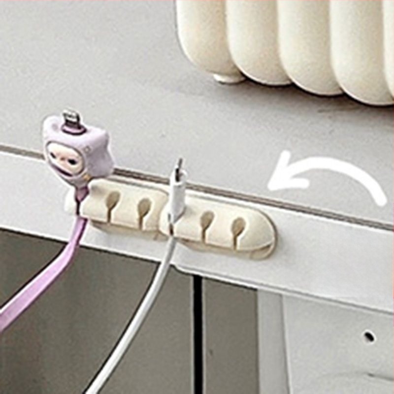 Organizator de cabluri montat pe perete și suport pentru prize sub birou — Design modern minimalist