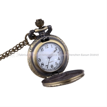 Ceas de buzunar în stil antic cu motiv relief cu trei cai, mișcare cuarț, carcasă din aliaj, sticlă minerală, model 6022