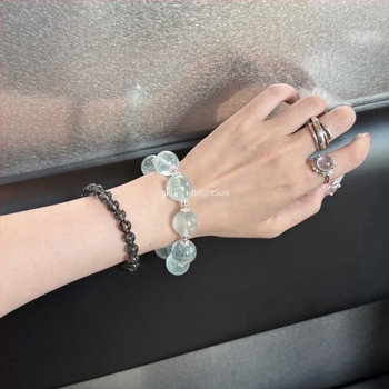 Brățară din cristal, fără pietre laterale, pe șnur elastic; componente metalice: aliaj și argint 925; ambalată individual; stil: proaspăt și chic