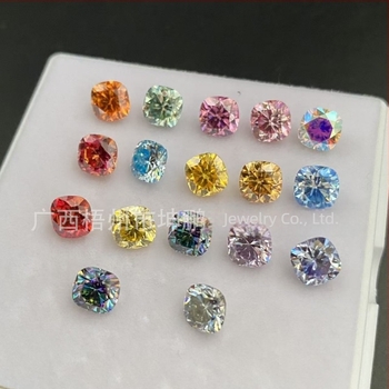 Moissanite piatră brută cu tăiere Emerald-Cut (VVS, şlefuită şi lustruită, brand Mifti)