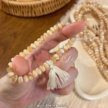 Material: melci potcoavă • Stil: natural • Design feminin • Finisaj perlat • Lansare primăvara 2025