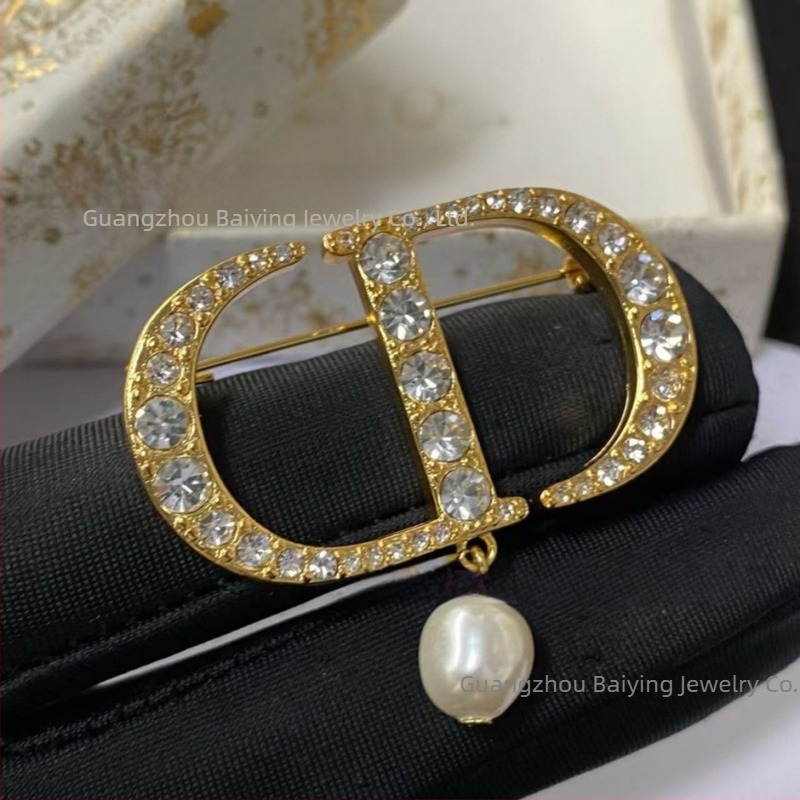 Broșă pentru femei din cupru, perlă în formă de nas de porc, cu diamante, placare metalică, stil lux ușor (toamna 2025)