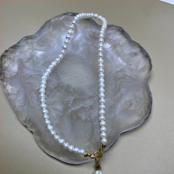 Colier cu pandantiv din perle de apă dulce, perlă cu formă aproape circulară, accesorii din aliaj, stil simplu feminin