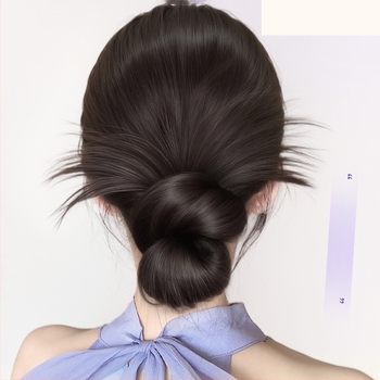 Perucă pentru femei cu coc din pene, păr realist, instrument de aranjat părul cu clips, aspect natural și pufos