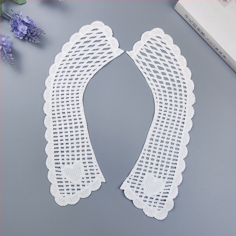 Guler fals cu dantelă și broderie din Milk Silk, pentru îmbrăcăminte