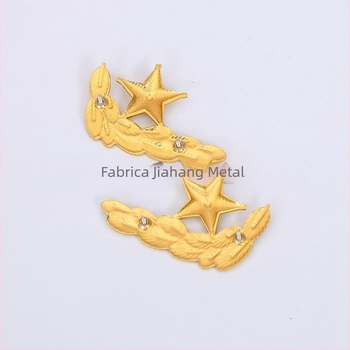 Insignă metalică pentru rever, formă specială, imprimare; prindere cu ac; ambalaj într-o cutie din lemn; potrivită pentru birou