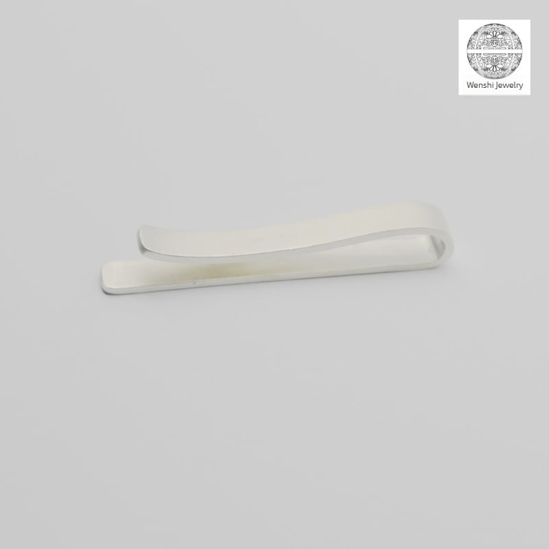 Clip de cravată din argint 925, design geometric masculin, placare cu aur, logo gravat, dimensiuni 50 x 7 x 1,4 mm, greutate 10 g