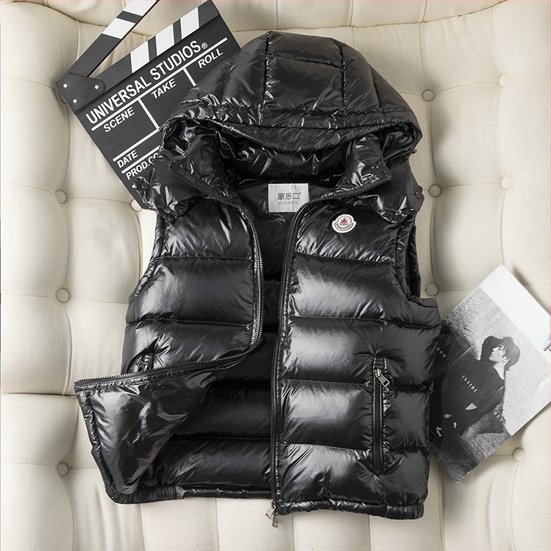 Vesta din puf unisex, model scurt, cu glugă și fermoar, umplutură din puf de rață (Grosime: groasă; Țesătură principală: fibră de poliester; Umplutură: puf de rață; Siluetă: drept)