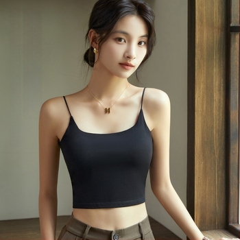 Camisolă scurtă de vară cu spate în formă de U, cu pernuțe de sân încorporate, fără sârmă, croială dintr‑o bucată, bretele subțiri