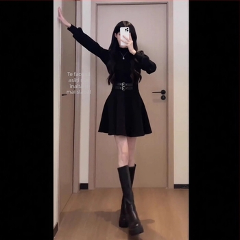 Rochie - țesătură poliester; model solid; siluetă în formă de A; guler semi-turtleneck; mâneci lungi