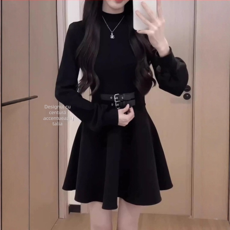 Rochie - țesătură poliester; model solid; siluetă în formă de A; guler semi-turtleneck; mâneci lungi