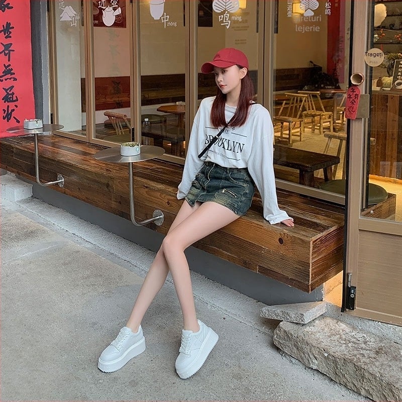 Pantofi sport damă din piele, platformă, vârf rotund, piele în două straturi, închidere cu șireturi în față și în spate, platformă 6–8 cm