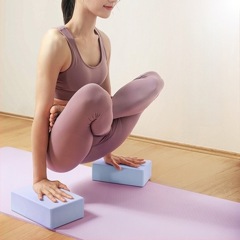 Bloc de yoga EVA – bloc solid de înaltă densitate pentru începători, destinat mișcărilor de dans; Material: EVA; Greutate: 200 g; Categoria: bloc de yoga