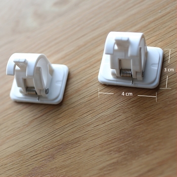 Cârlig de perdeu cu adeziv – plastic