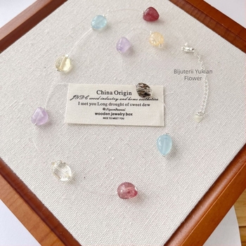 Colier în stil Baroc cu pietre naturale: ametist, citrin și cristal; material: cristal; ambalaj individual; lansare vară 2025