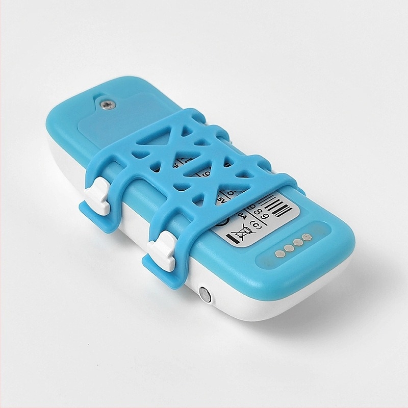 Locator wireless pentru animale de companie, persoane în vârstă și copii; precizie GPS 1–10 m; metode de alarmă: vibrație, SOS, gardă virtuală, depășire viteză; IP67 rezistent la apă; autonomie în standby ~2 zile; model C032