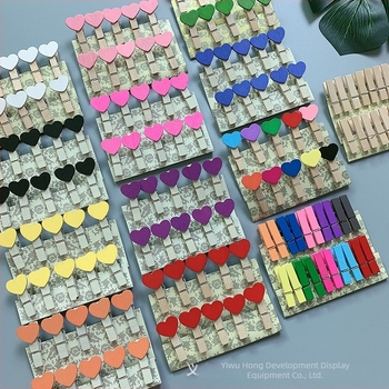 Cleme de inimă din lemn – model Love Clip; material: lemn; ambalaj: pungă împletită; marcă: Other; import: Nu