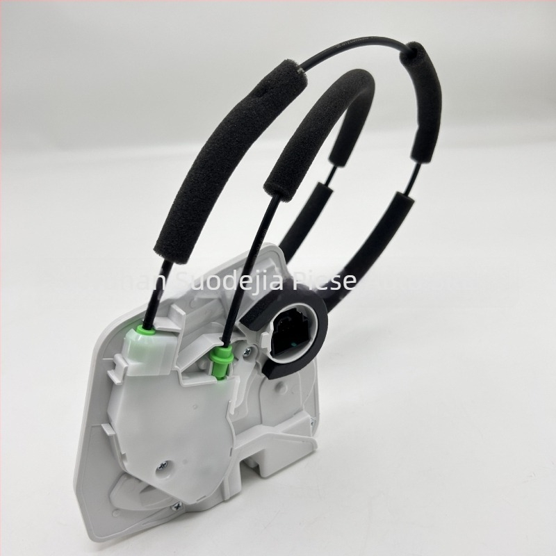 Motor pentru închidere centrală a ușii Mazda 3 (ușă față dreaptă) — construcție metal-plastic, 0,5 kg, Sodja