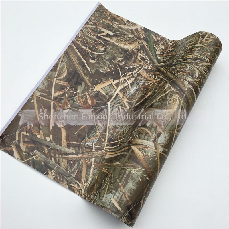 Film camuflaj pentru schimbarea culorii mașinii, PVC, autoadhesiv, personalizabil, model camuflaj.