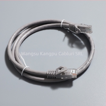 Cablu Ethernet Cat5e UTP cu perechi răsucite neprotejate (Brand: CommScope Cable; Model: KP-UC5e; Utilizare: jumper rețea calculatoare)