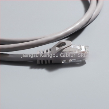 Cablu Ethernet Cat5e UTP cu perechi răsucite neprotejate (Brand: CommScope Cable; Model: KP-UC5e; Utilizare: jumper rețea calculatoare)