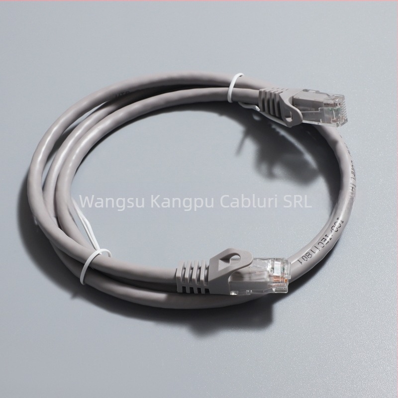 Cablu Ethernet Cat5e UTP cu perechi răsucite neprotejate (Brand: CommScope Cable; Model: KP-UC5e; Utilizare: jumper rețea calculatoare)