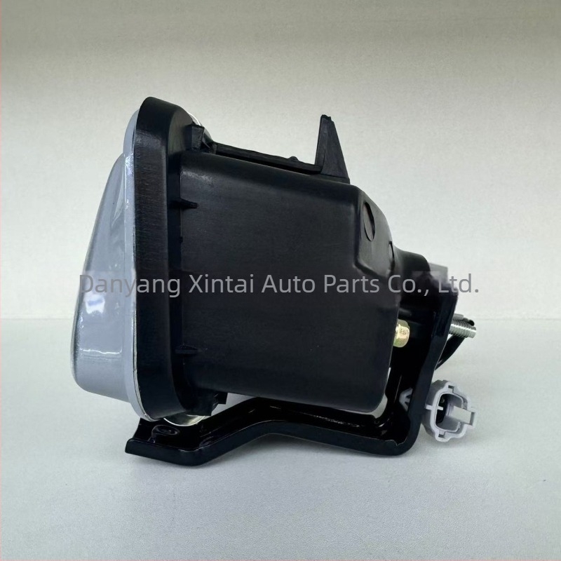 Lampa de ceață față pentru Isuzu 700P (model vechi); compatibil cu camioane NPR, ELF, KV100, KV600; durata de viață 99