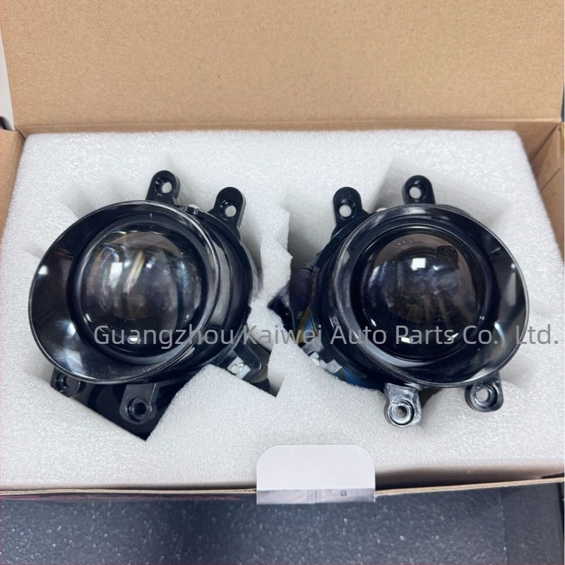 Faroan de ceață frontal cu lentilă laser matrice, 60W/pereche, 12.8V, 4A, carcasa din aliaj de aluminiu, durată de viață 50.000 ore, model 212-2052, compatibil Toyota, trei opțiuni de temperatură a luminii.